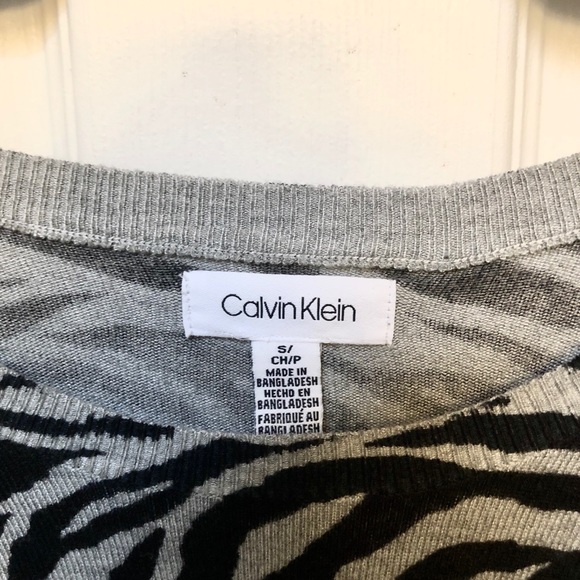 Calvin Klein zebra print sweater szSmall - Picture 3 of 4